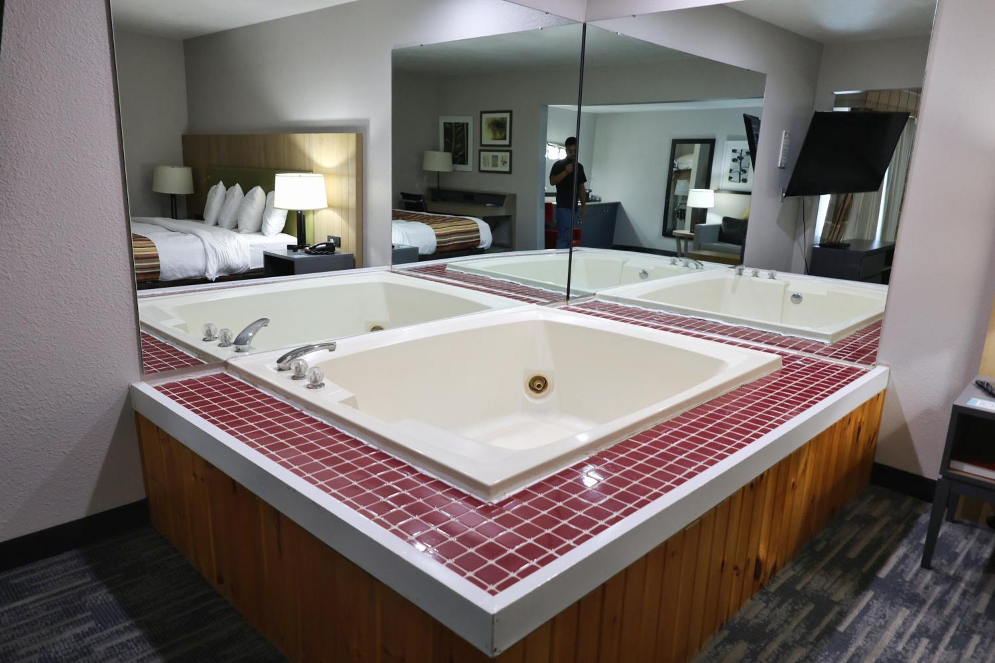 Inn Country & By Radisson, Sparta, Wi